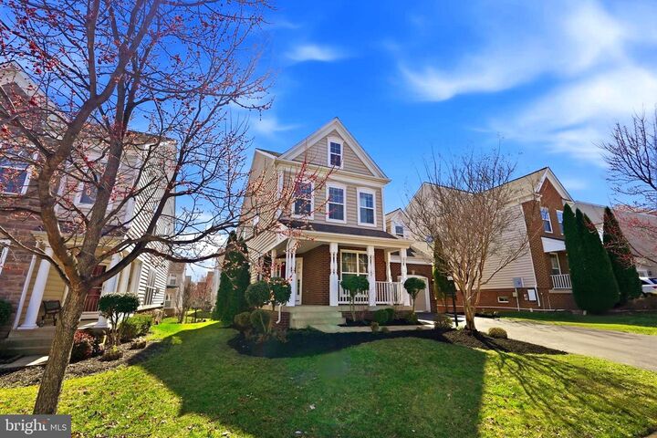 Property Photo:  42637 Willow Bend Drive  VA 20148 