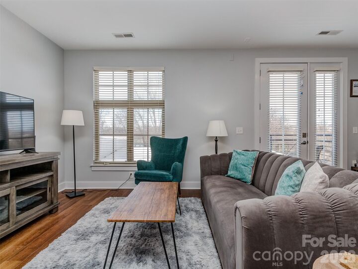 Property Photo:  1101 W 1st Street 211  NC 28202 