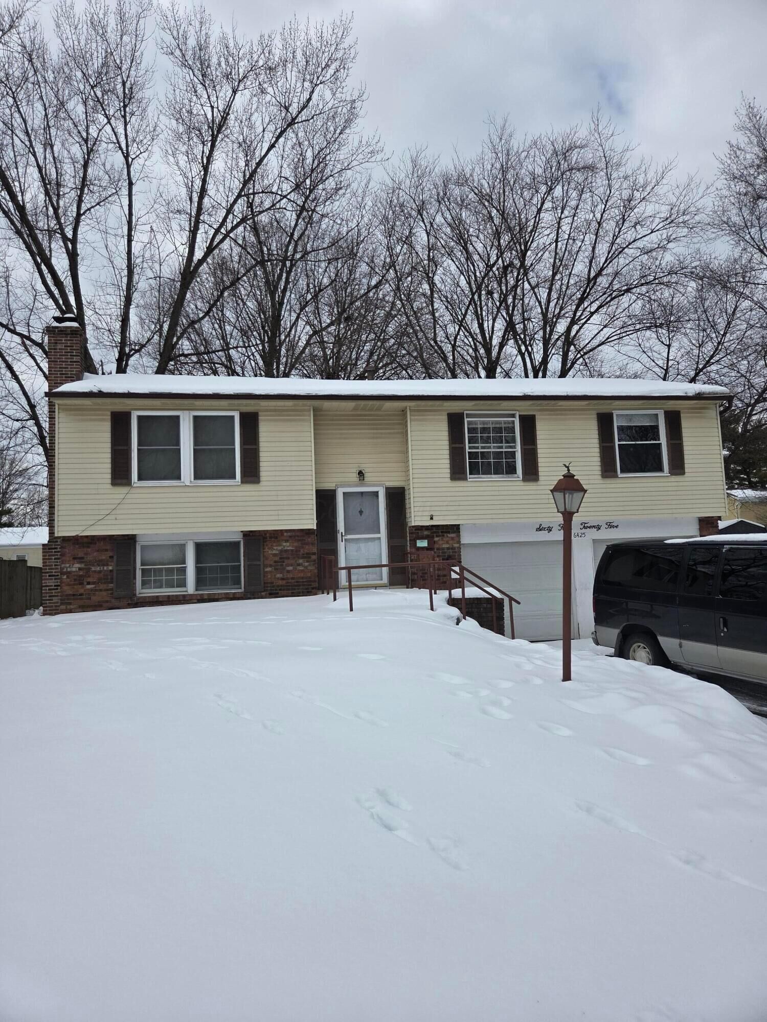 Property Photo:  6425 Deer Ridge Lane  OH 43229 