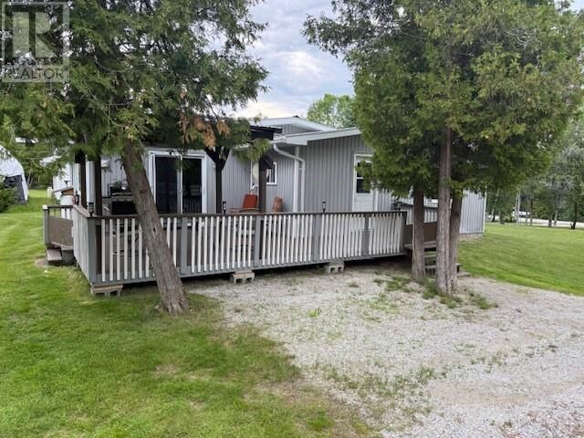 2343 Bay Estates Road N — photo 1