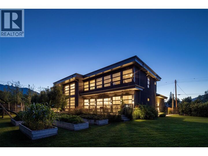 Property Photo: 702 7th Street BC V0A 1H0