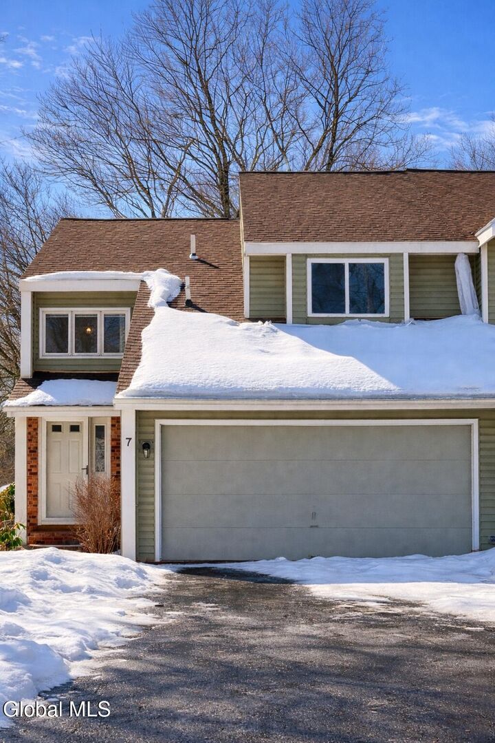 Property Photo:  7 Brigantine Drive  NY 12188 
