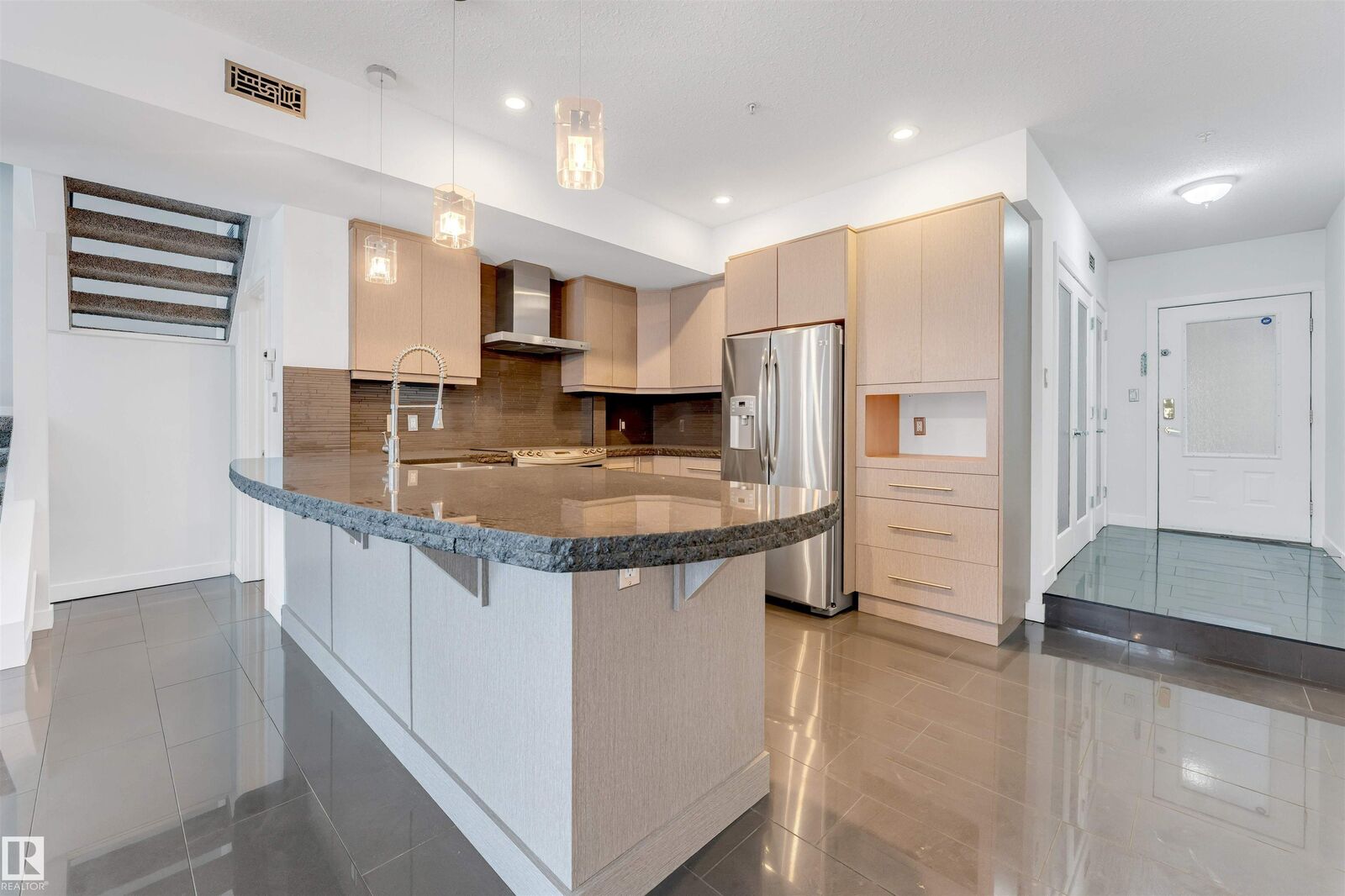 Property Photo:  10711 83 Avenue NW 102  AB T6E 2E5 