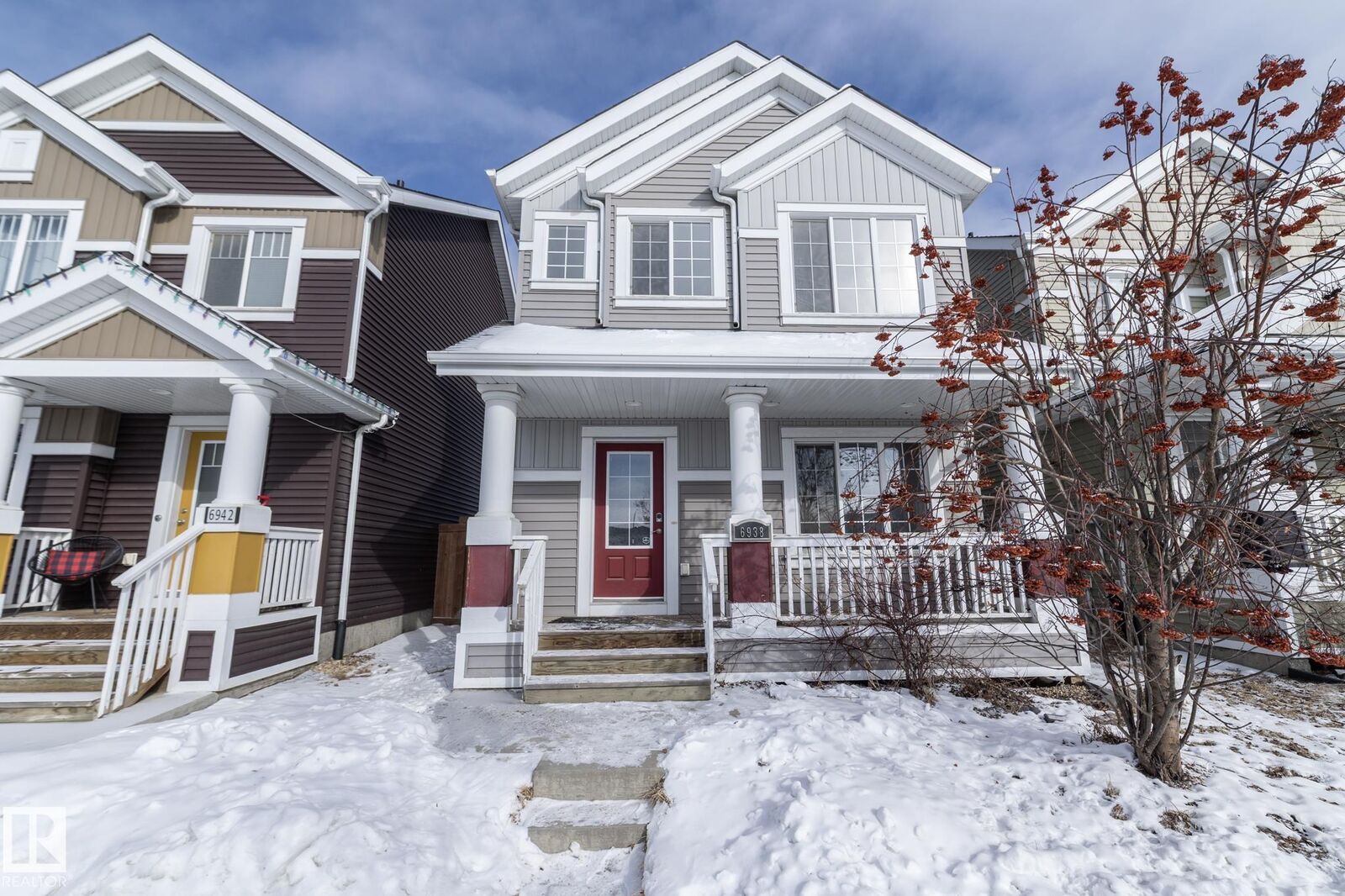 Property Photo: 6938 23 Avenue SW AB T6X 1Z3