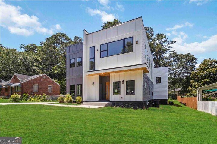 Property Photo:  1554 Columbia Circle  GA 30032 