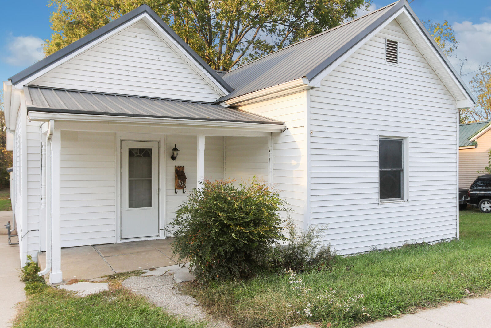 Property Photo:  309 E Woodford Street  KY 40342 