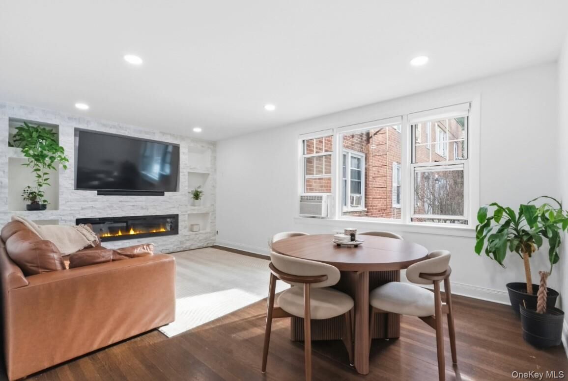 Property Photo:  14 Soundview Avenue 31  NY 10606 