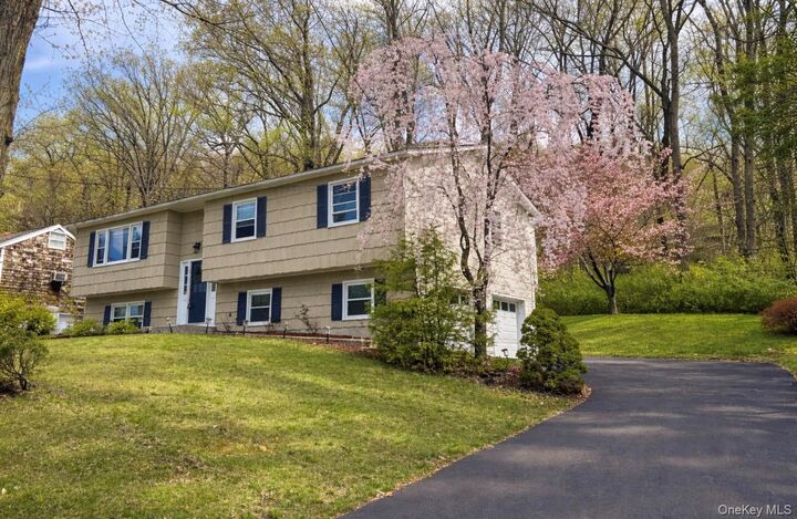 Property Photo:  302 Old Haverstraw Road  NY 10920 