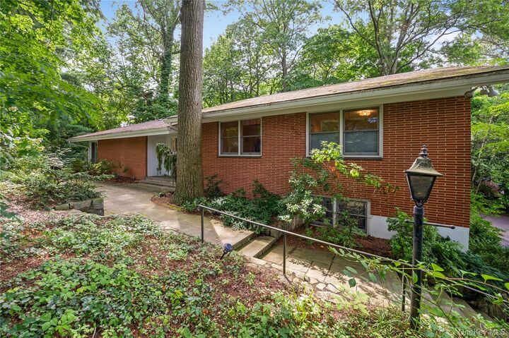 Property Photo:  160 Hampshire Road  NY 10708 