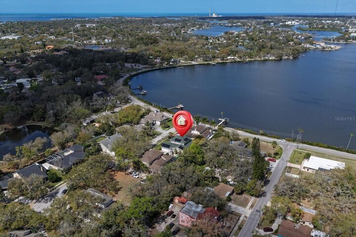 Property Photo:  707 Lansden Court  FL 34689 