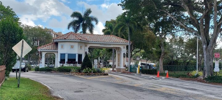 Property Photo:  1000 Saint Charles Place 209  FL 33026 