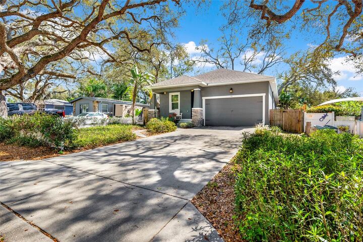 Property Photo:  131 Pennsylvania Avenue  FL 34683 