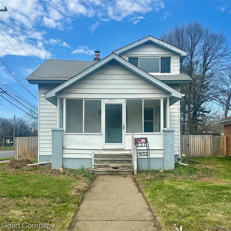 Property Photo:  834 W Houstonia Avenue  MI 48073 4084 