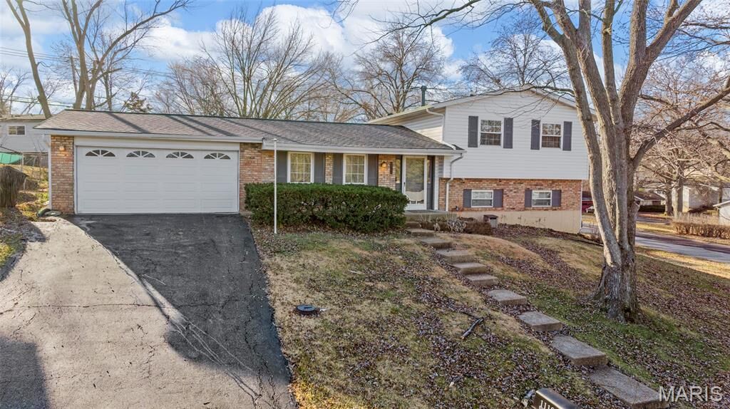 Property Photo:  11164 De Malle Drive  MO 63146 