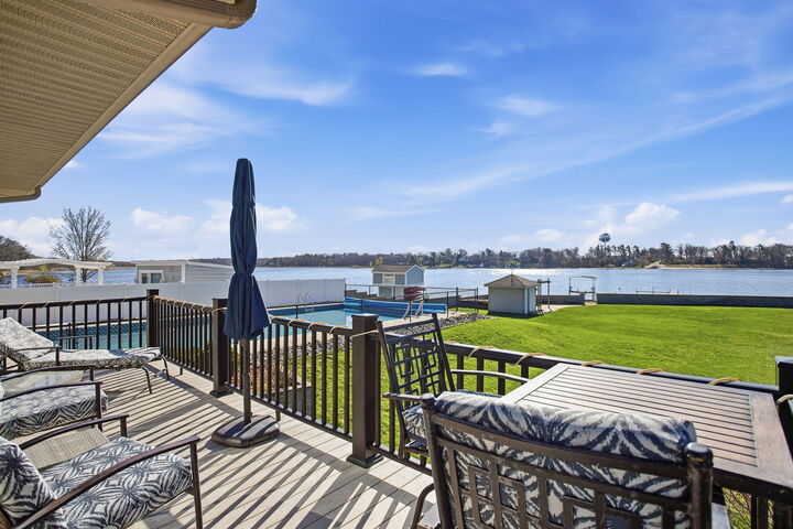 Property Photo:  530 Glenwood Avenue  MI 49445 