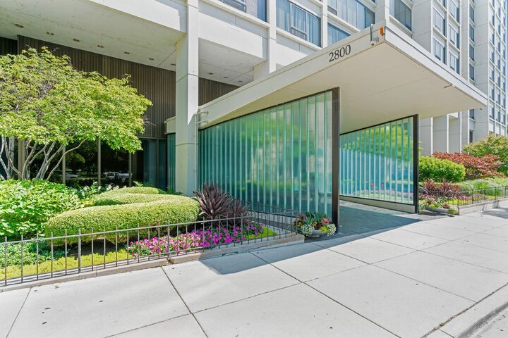 Property Photo:  2800 N Lake Shore Drive 807  IL 60657 