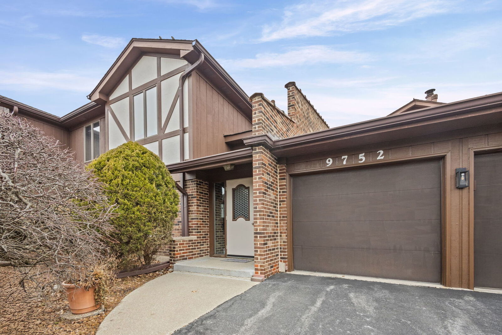 Property Photo:  9752 Mill Drive E E2  IL 60464 