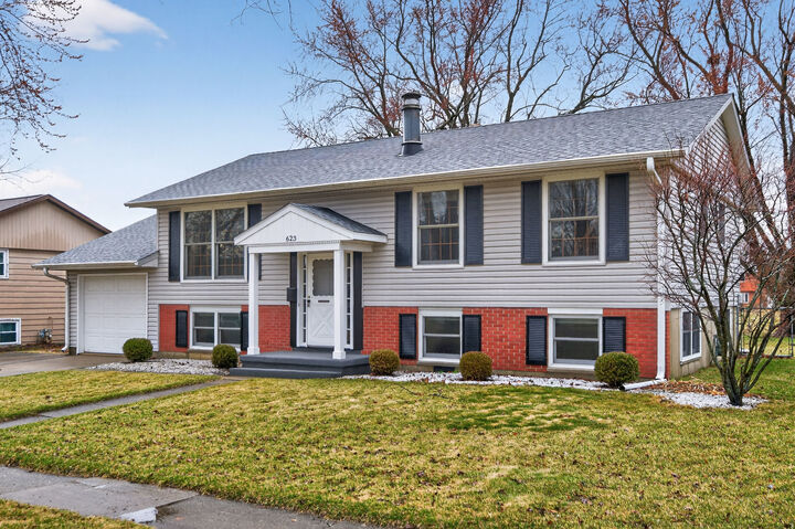 Property Photo:  623 Colonial Drive  IL 60115 