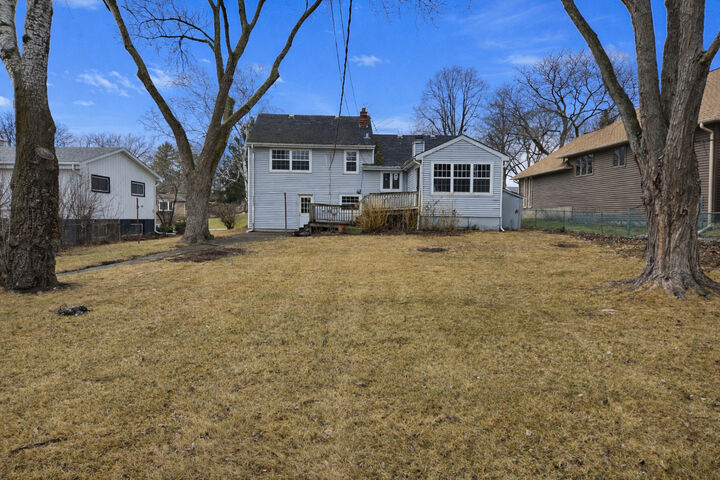 Property Photo:  743 Skyline Drive  IL 60010 
