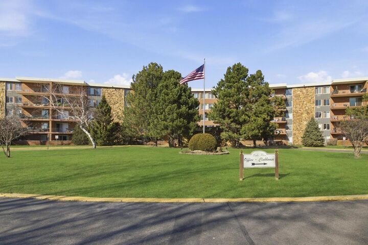 Property Photo:  16 E Old Willow Road 214S  IL 60070 