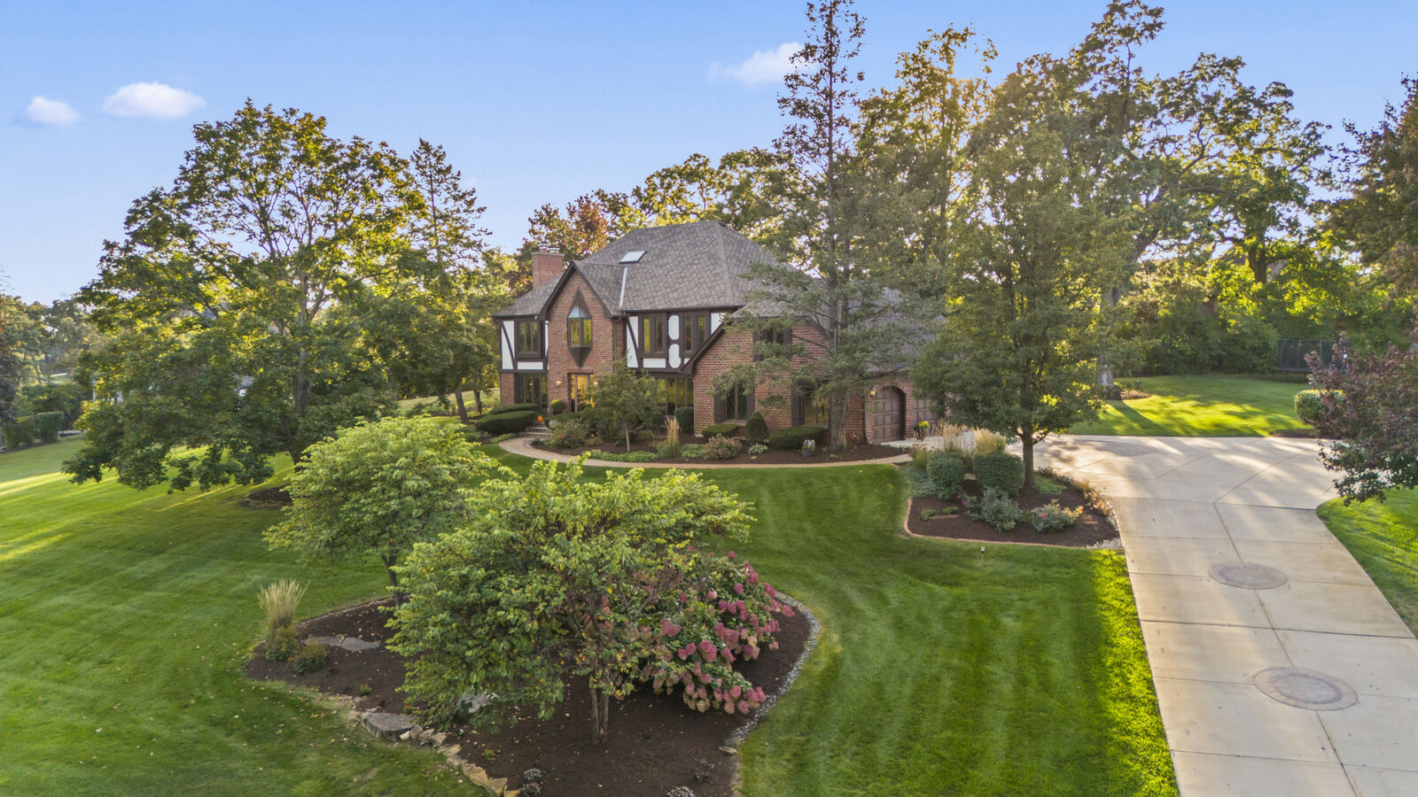 Property Photo:  9 Equestrian Way  IL 60439 