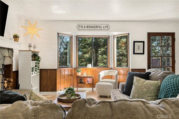 Property Photo:  583 W Victoria Court  CA 92352 