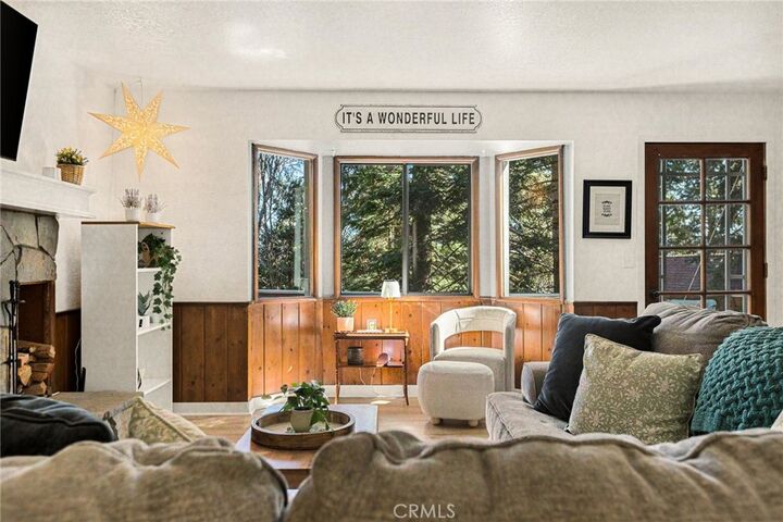 Property Photo:  583 W Victoria Court  CA 92352 