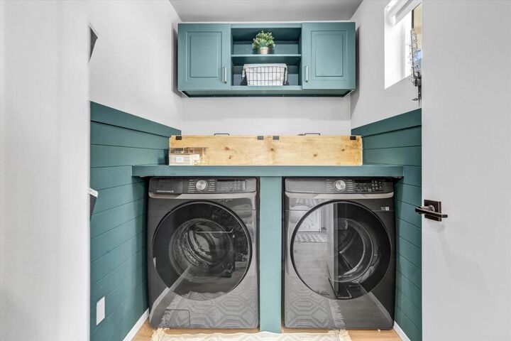 Property Photo:  402 Creekside Cir  CA 92114 