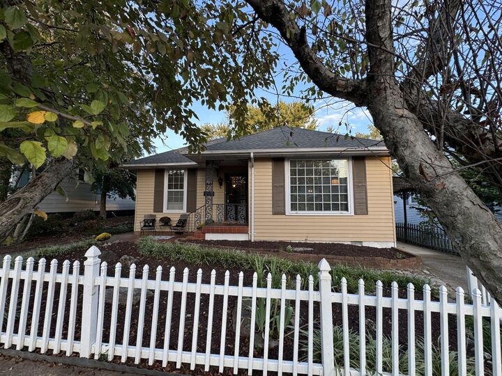 Property Photo:  703 Lawrence St  TN 37138 