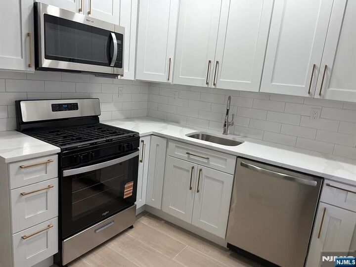 Property Photo:  269 Desoto Place  NJ 07022 