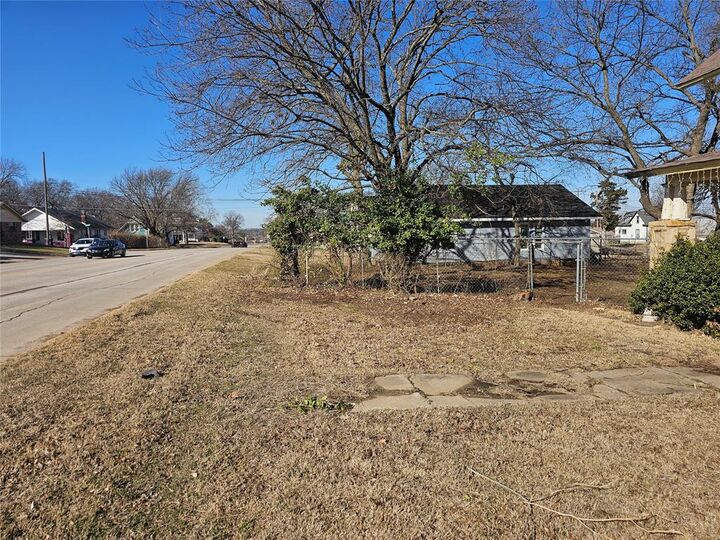 Property Photo:  310 E Oklahoma Avenue  OK 73086 