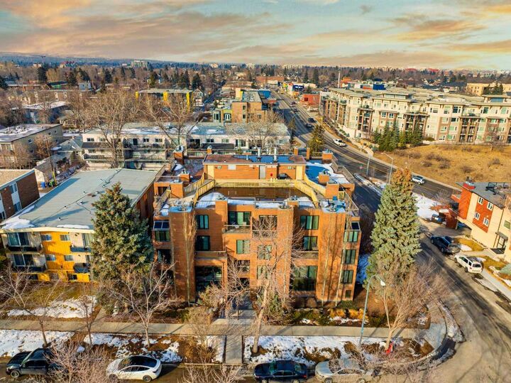 Property Photo: 350 4 Avenue NE 102 AB T2E 0J3