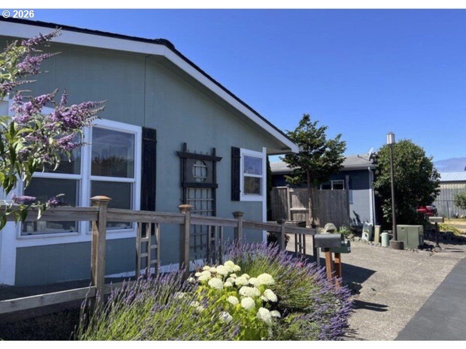 Property Photo:  11635 Ernst Ct  OR 97131 