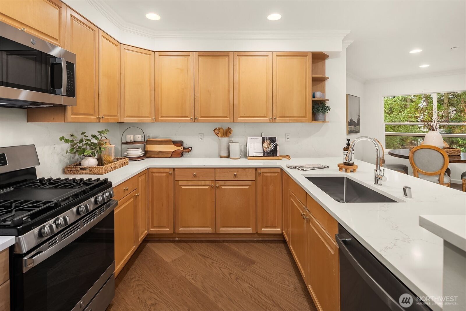 Property Photo:  836  2nd Avenue 303  WA 98033 