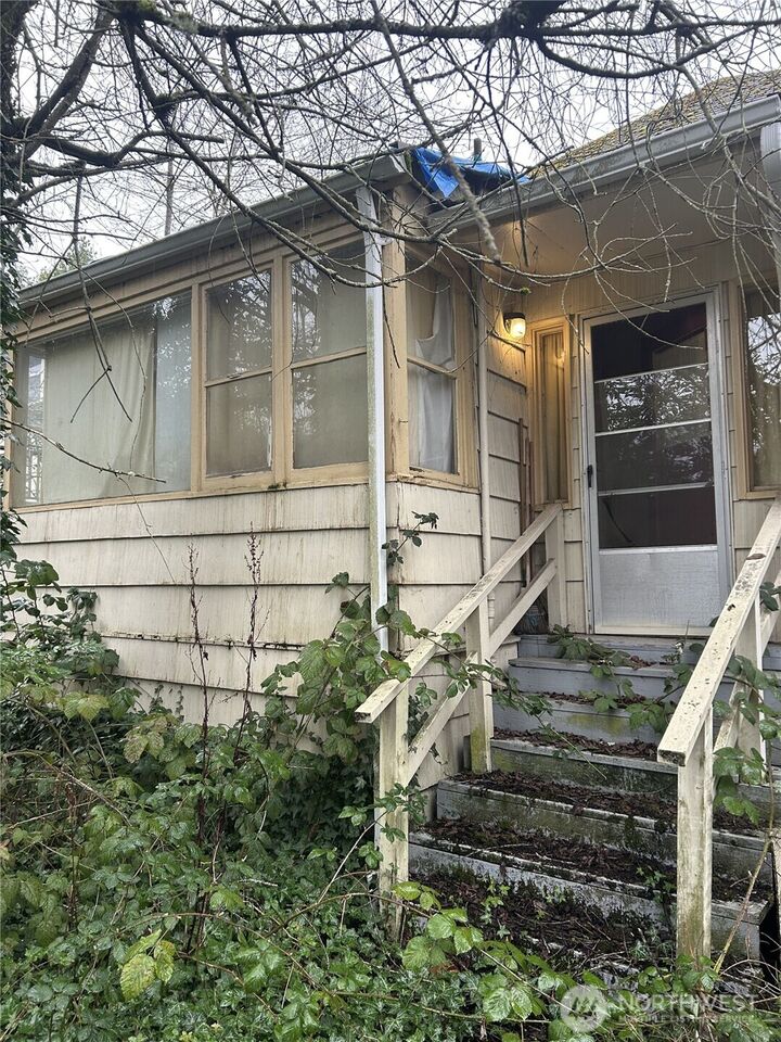 Property Photo: 3946 S Edmunds Street WA 98118