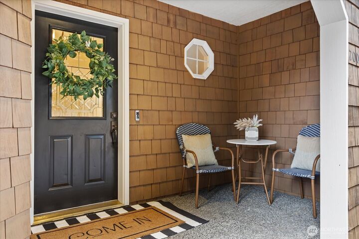 Property Photo:  20049  Wallingford Avenue N  WA 98133 