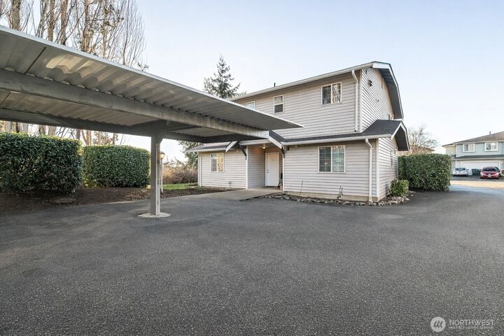 Property Photo:  2810  Valencia Street  WA 98226 
