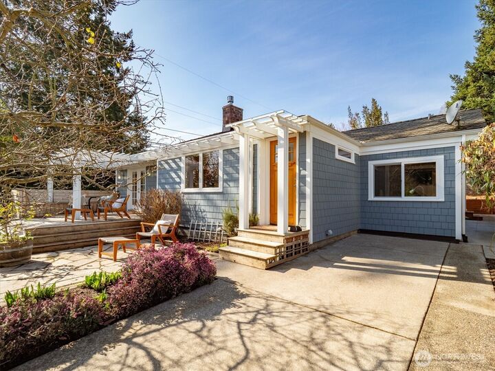 Property Photo:  18029  Wallingford Avenue N  WA 98133 