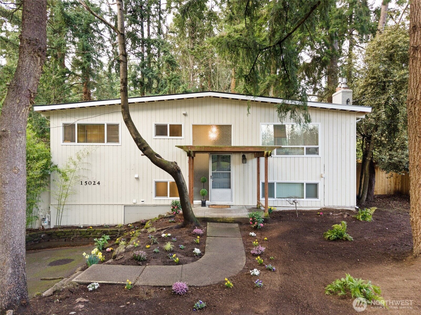 Property Photo:  15024 SE 113th Street  WA 98059 