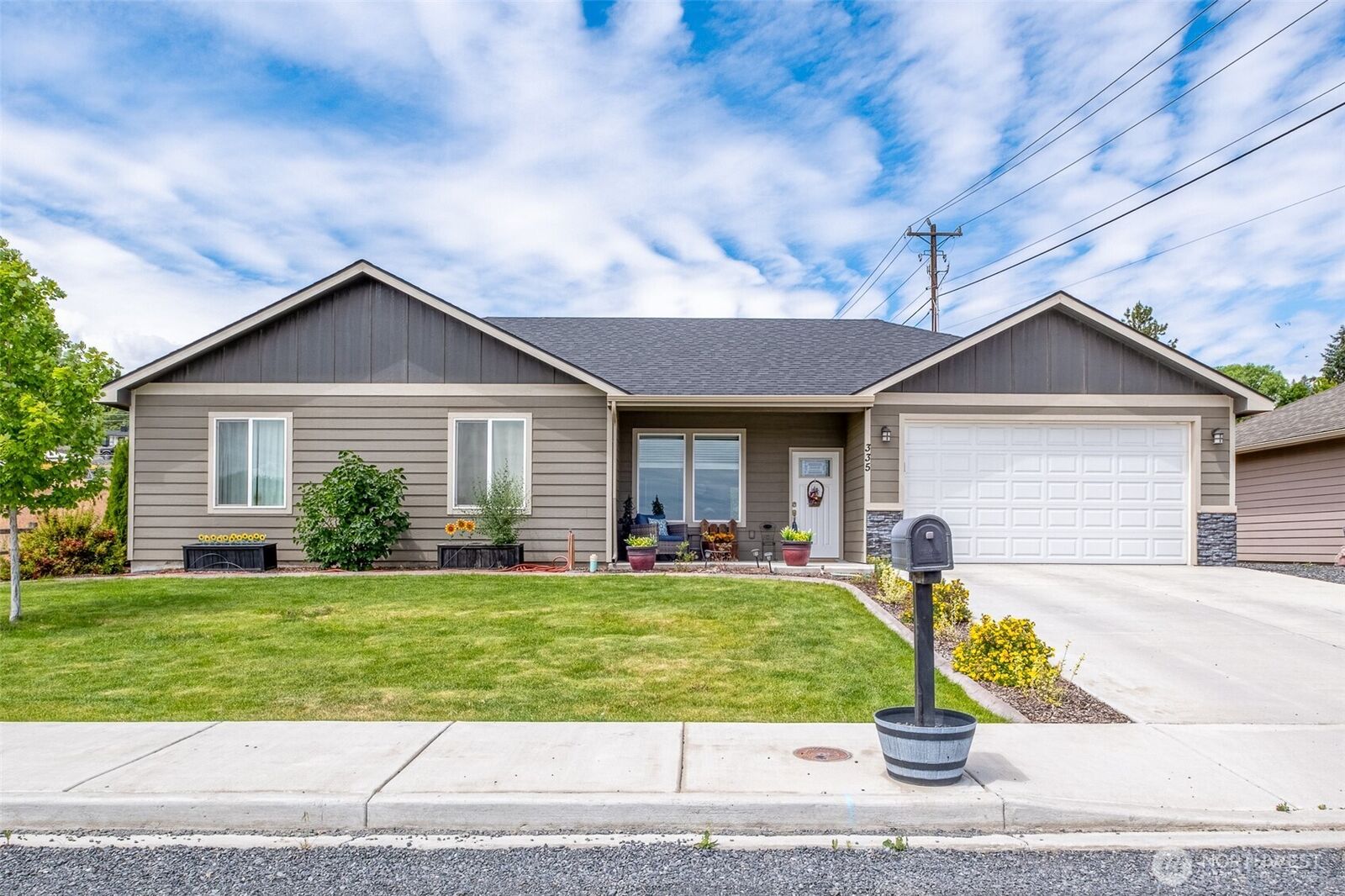 Property Photo: 335 Canal Drive WA 98823