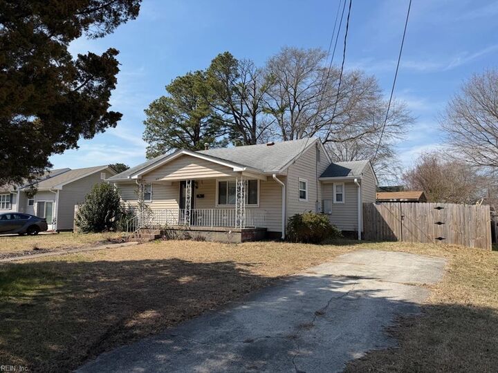 Property Photo: 408 Roosevelt Blvd VA 23701