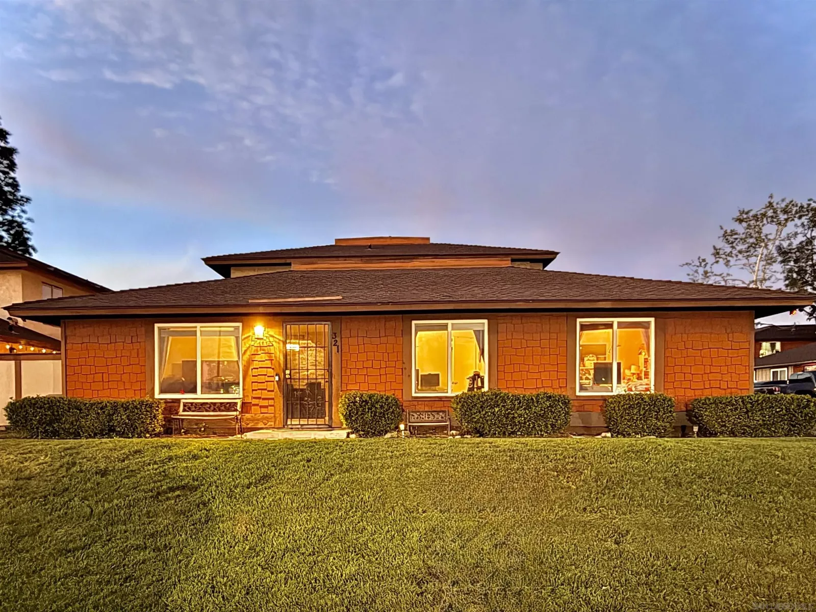 Property Photo:  321 Sun Ct  CA 92021 