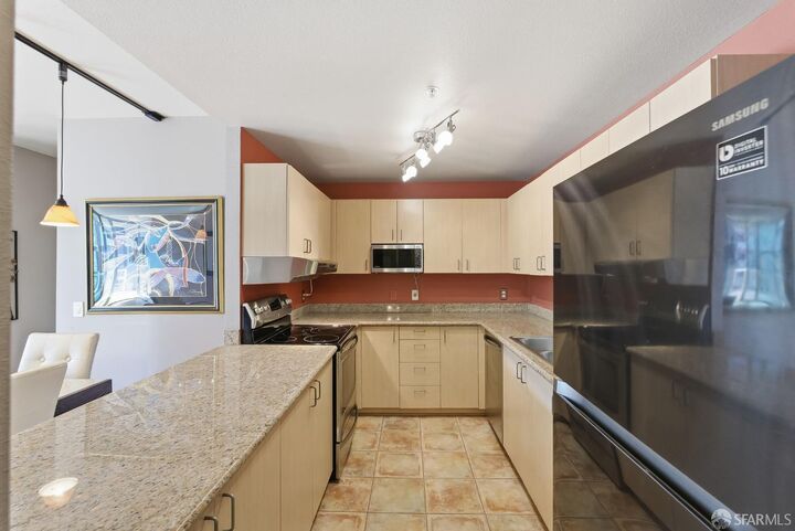 Property Photo:  88 King Street 412  CA 94107 