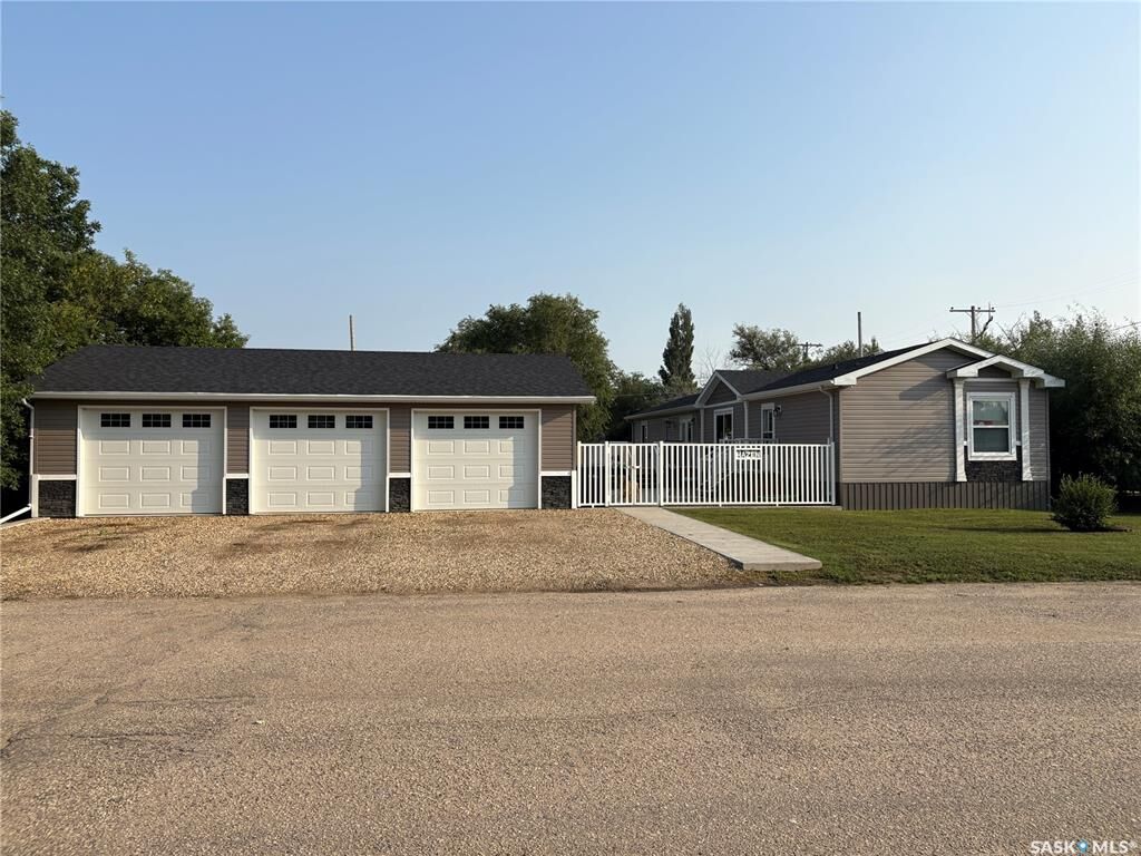 Property Photo:  151 2nd Avenue  SK S0C 0K0 