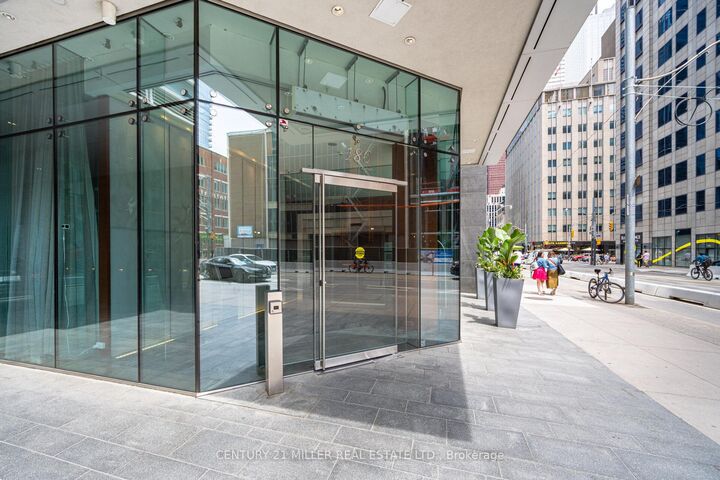 Property Photo:  180 University Avenue 2705  ON M5H 0A2 