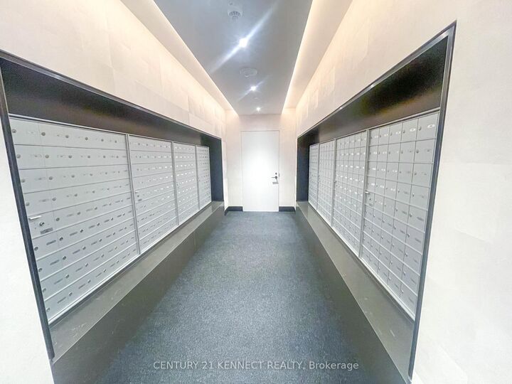 Property Photo:  8 Cumberland Street 3704  ON M4W 0B6 