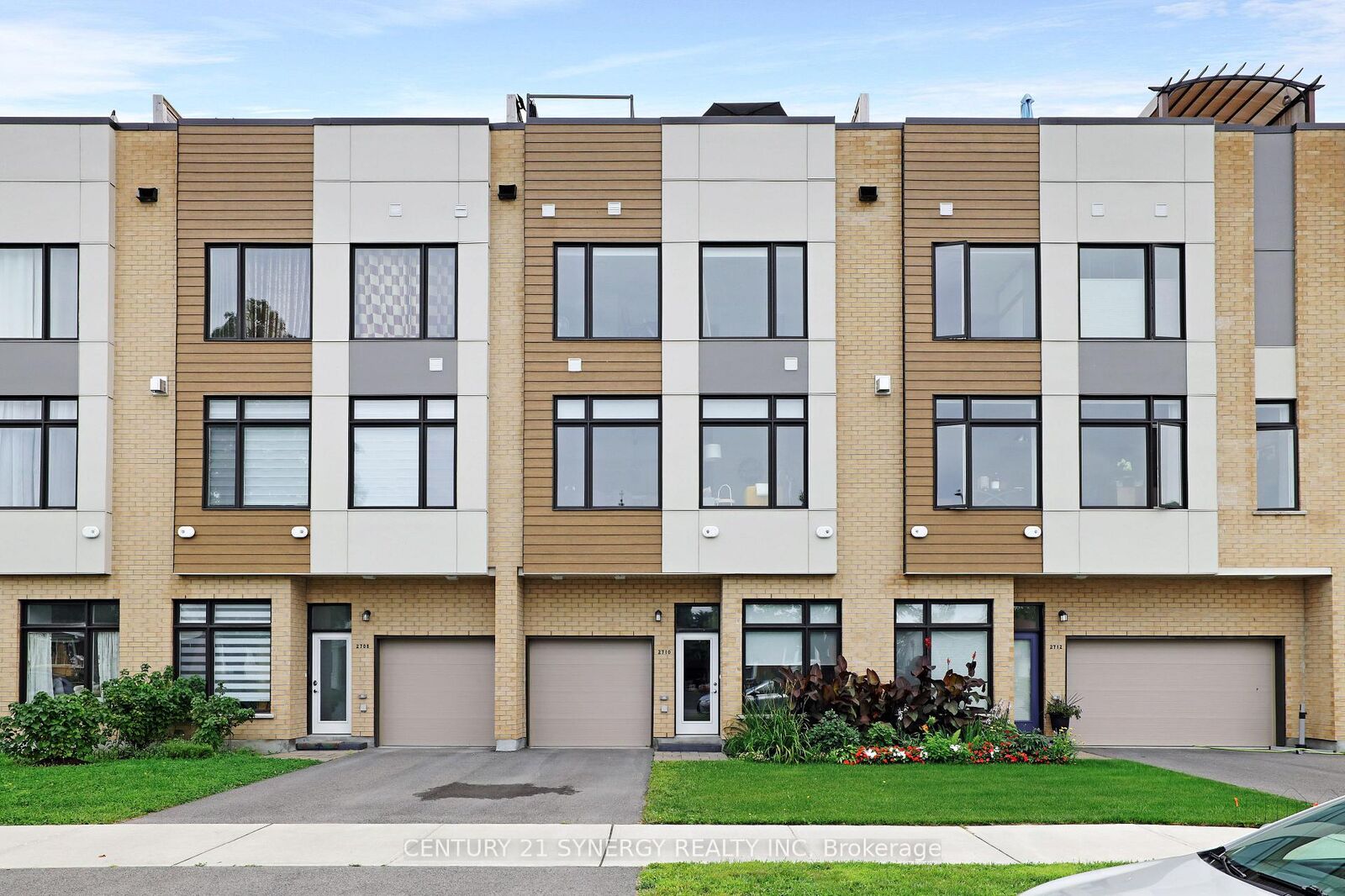 Property Photo:  2710 Draper Avenue  ON K2H 0C4 