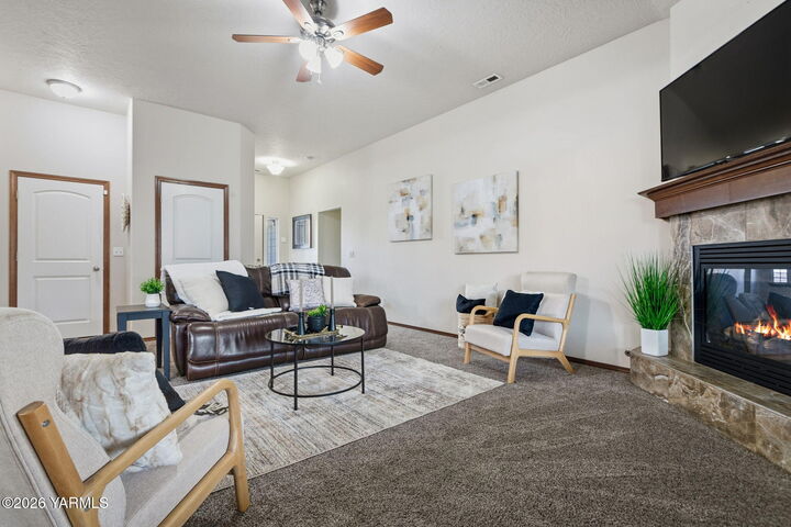 Property Photo:  2012 S 58th Ave  WA 98903 