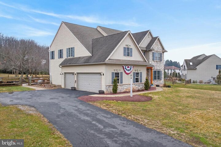 Property Photo:  104 Royal Horse Way  PA 17569 