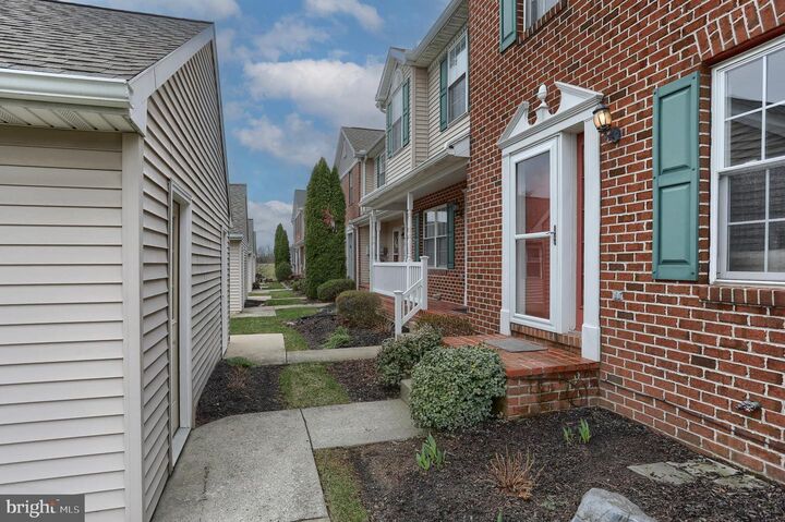 Property Photo:  174 Spruce Ct  PA 17003 